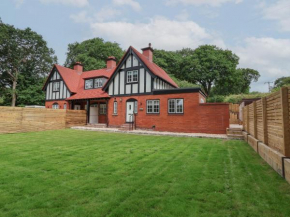 2 Golf Links Cottages
